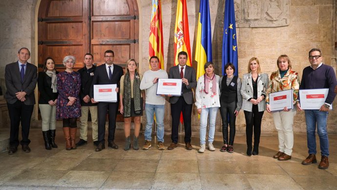 Mazón en la reunió amb els alcaldes que reclamen el soterrament d'Alfafar