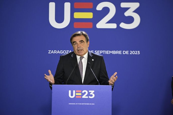Archivo - El vicepresidente de la Comisión Europea (CE), Margaritis Schinas, ofrece una rueda de prensa el día en el que se desarrolla la segunda jornada de la Reunión informal de ministros de Educación y Juventud de la UE, con motivo de la Presidencia 