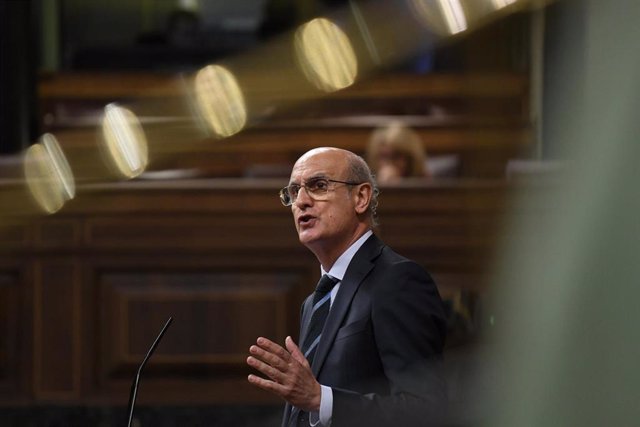 El diputado del PP, Celso Luis Delgado Arce, interviene durante una sesión plenaria en el Congreso de los Diputados, a 6 de febrero de 2024, en Madrid (España). 