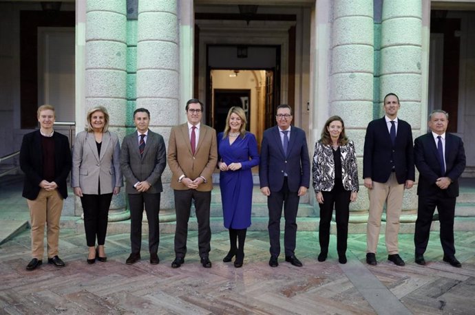 Visita institucional del presidente de la CEOE, Antonio Garamendi, al Ayuntamiento de Huelva