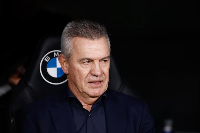 Archivo - El entrenador del RCD Mallorca Javier Aguirre durante un partido