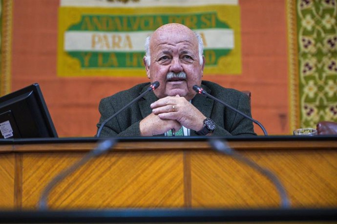 Archivo - El presidente de la Junta de Parlamento Andaluz, Jesús Aguirre, en una imagen de archivo en el Pleno del Parlamento. 