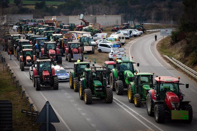 Tractors durant una concentració, a 6 de febrer de 2024, a Medinyà, Girona (Espanya)