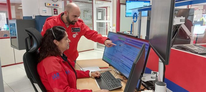 Archivo - Sala operativa del 112 Canarias