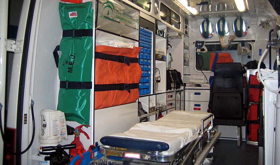 Archivo - Interior de una ambulancia