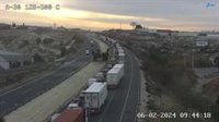 La Guardia Civil negocia con los agricultores para abrir un carril de circulación por sentido en el Puerto de la Cadena