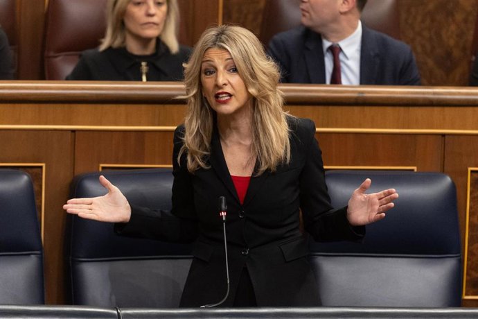 La vicepresidenta segunda y ministra de Trabajo y Economía Social, Yolanda Díaz, interviene durante una sesión de control al Gobierno, en el Congreso de los Diputados, a 7 de febrero de 2024, en Madrid (España).