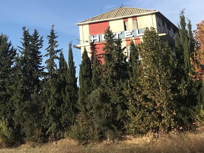 Archivo - Hotel Montearagón, en Quicena (Huesca), donde se han alojado inmigrantes llegados en cayucos a Canarias