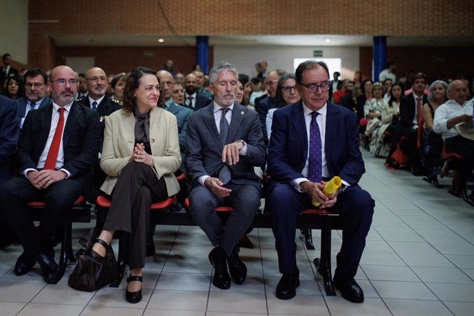 Archivo - El ministro de Interior, Fernando Grande-Marlaska, y el secretario general de Instituciones Penitenciarias, Ángel Luis Ortiz, durante el acto central de celebración de la festividad de la Merced