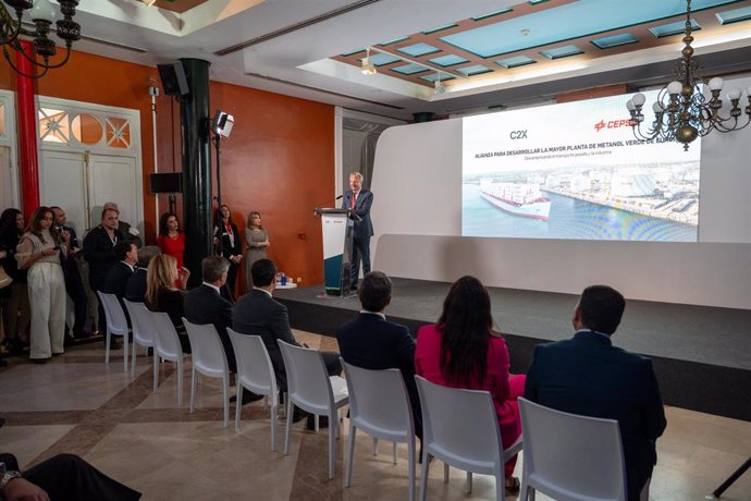 Acto de presentación  del proyecto de  colaboración entre C2X (de Maersk) y Cepsa.