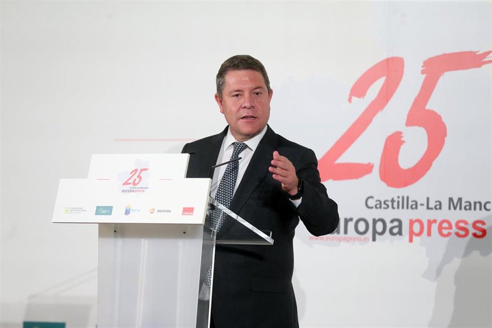 Archivo - El presidente de Castilla La-Mancha, Emiliano García Page, interviene durante el acto de 25 aniversario de Europa Press Toledo, a 3 de noviembre de 2021, en Toledo, Castilla La-Mancha (España). La agencia lleva informando en Castilla La-Mancha
