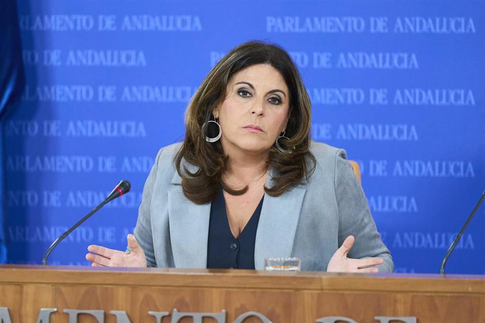 La portavoz del Grupo Parlamentario Socialista, Ángeles Férriz, durante la ronda de ruedas de prensa de portavoces de los grupos parlamentarios en el Parlamento de Andalucía, a 7 de febrero de 2024 en Sevilla (Andalucía, España). Los portavoces de los g