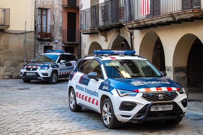 Archivo - Cotxes dels Mossos d'Esquadra a Lleida