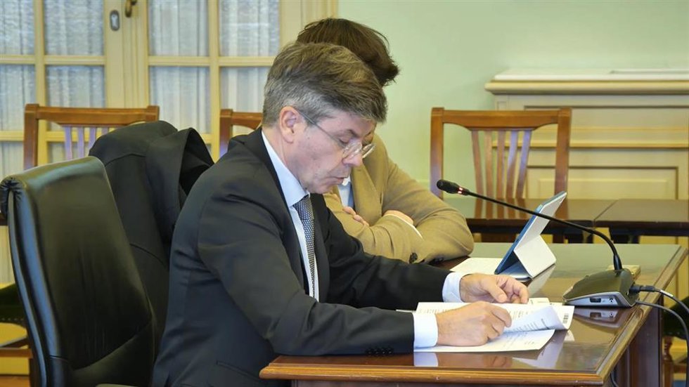El diputado del PP Sebasti Mesquida, en la Comisión de Asuntos Institucionales del Parlament.