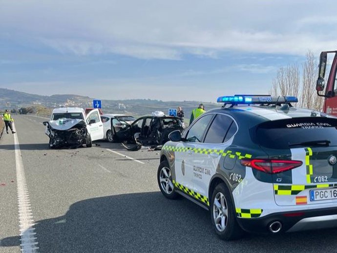 Imagen del accidente de tráfico en el que se han visto implicados tres vehículos.