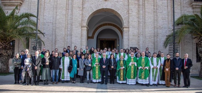 Foto de familia de la Asamblea de Delegados de Medios de Comunicación de las Diócesis Españolas, tras la Eucaristía celebrada en el Templo del Monasterio de Los Jerónimos.