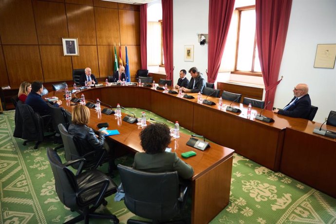 Sesión constitutiva de la ponencia de estudio para la reforma del Reglamento del Parlamento andaluz.