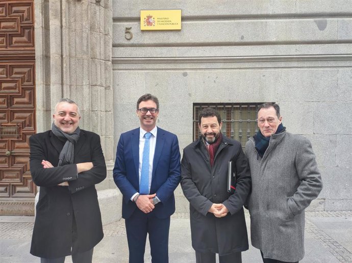 El vicepresidente, Antoni Costa (2i); el director general de Presupuestos y Financiación, Bartomeu Alcover; el administrador tributario de la ATIB, Alberto Roibal, y el jefe de los servicios jurídicos de la Conselleria, Miquel ngel Busquets.