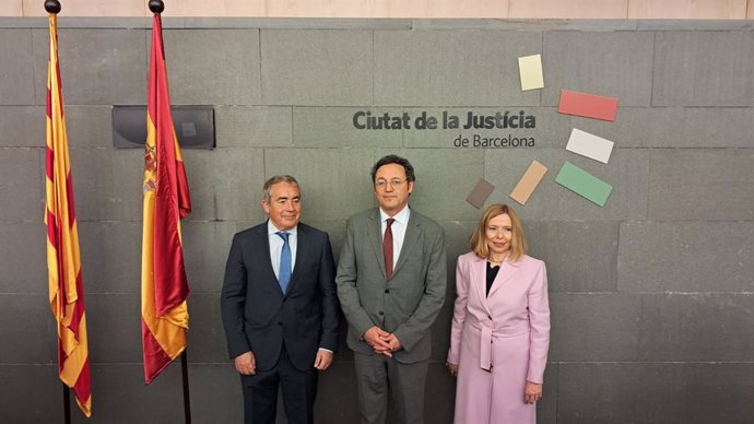 El fiscal superior de Catalunya, Francisco Bañeres; el fiscal general del Estado, Álvaro García Ortiz; y la fiscal jefa de Barcelona, Neus Pujal.