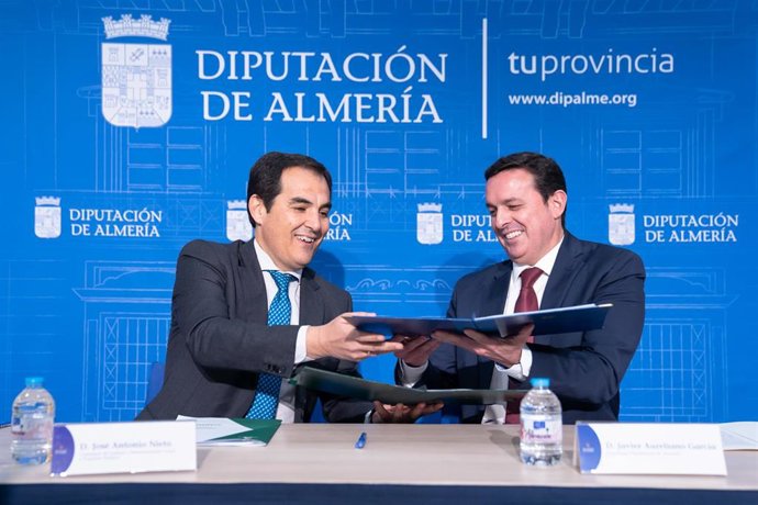 Junta y Diputación destinan más de un millón de euros a la formación digital en el medio rural