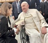 Foto: Paula Ortiz habla de su encuentro "único" con el Papa para entregarle 'Teresa': "Ha dicho que era una de las grandes"