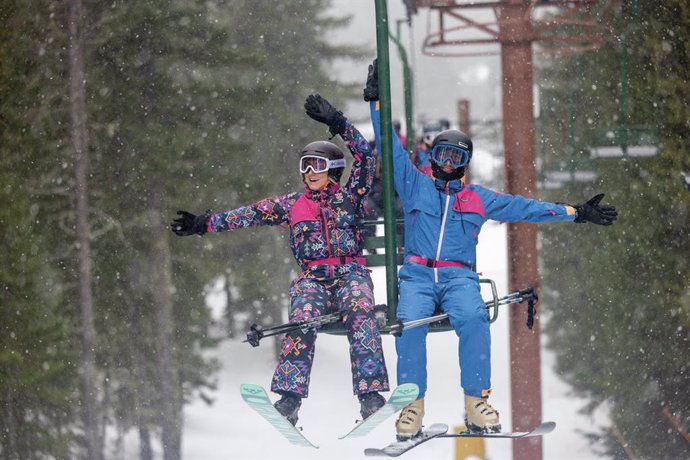 Columbia lanza su colección de esquí retro 'Heritage Ski'.