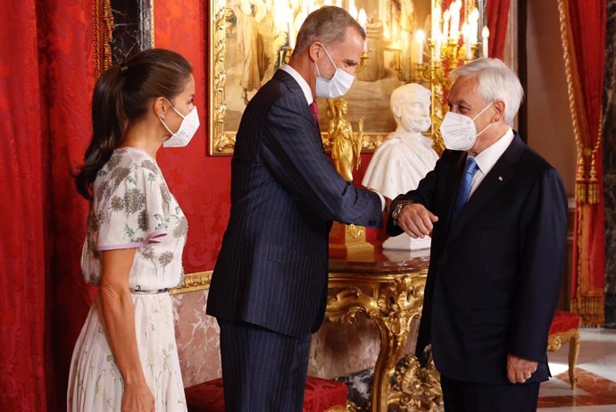 Archivo - Los Reyes reciben al entonces presidente de Chile, Sebastián Piñera, antes del almuerzo en su honor en el Palacio Real de Madrid en septiembre de 2021