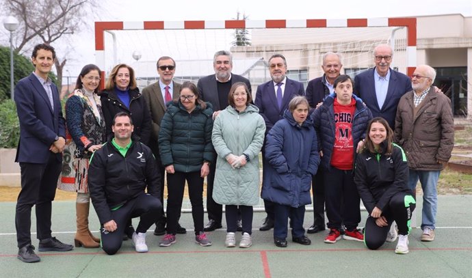 El presidente del CSD, José Manuel Rodríguez Uribes, ha visitado la Fundación Síndrome de Down de Madrid, ganadora del Infanta Sofía de los Premios Nacionales del Deporte.