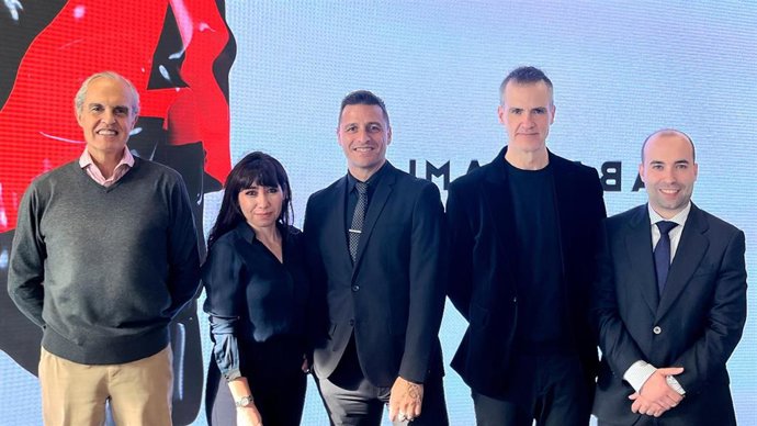 Iñigo Susaeta, socio de Arcano Partners; Fernanda González, CEO de Almadraba Capital Holding; Keko Martínez, presidente y fundador de  la entidad; Ecequiel Barricart, de You Media; y Josep Matias, director de operaciones.