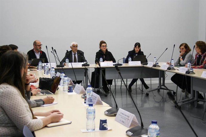 Archivo - Salud constituye la comisión técnica que trabaja para mejorar la profesión enfermera