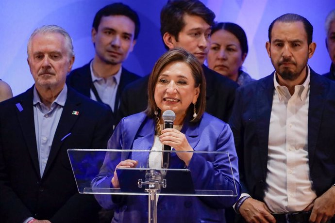 January 27, 2024, Mexico City, Munich, Mexico: January 27, 2024, Mexico City, Mexico: Xochitl Galvez Ruiz, received the certificate as a presidential candidate by the president of the National Action party, Marko Cortes, and event at the headquarters of