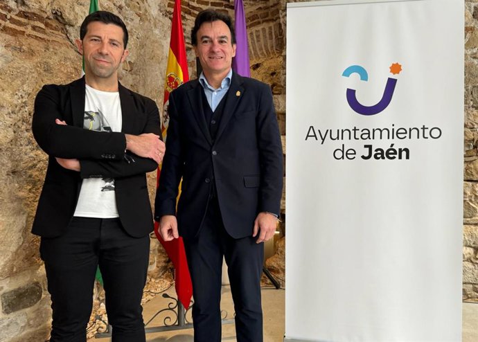 Agustín González con 'El Creata' en la presentación del nuevo logo