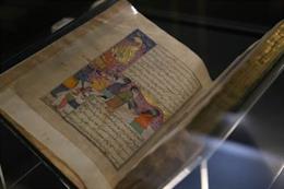 La colección de manuscritos persas de la Biblioteca Nacional de España se exhibe por primera vez en una exposición única