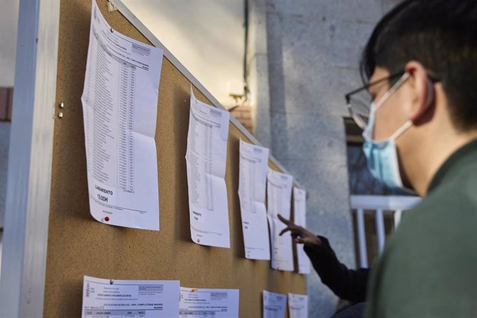 Archivo - Celebración de los exámenes MIR, en la Facultad de Educación de la Universidad Complutense de Madrid, a 29 de enero de 2022, en  Madrid (España). 