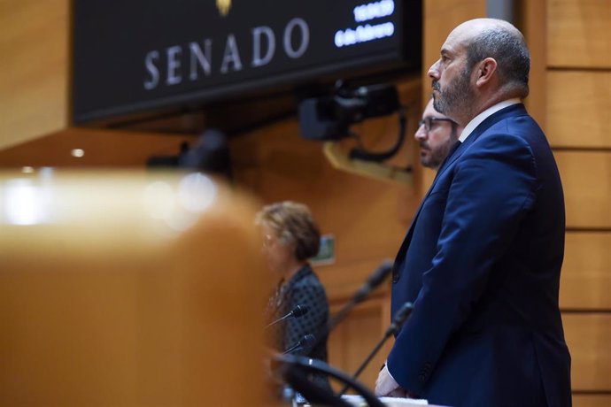 El presidente del Senado, Pedro Rollán, durante una sesión de control al Gobierno en la Cámara Alta, a 6 de febrero de 2024, en Madrid (España). El Gobierno afronta esta sesión de control con incertidumbre después de que el PP manifestase que haría efecti