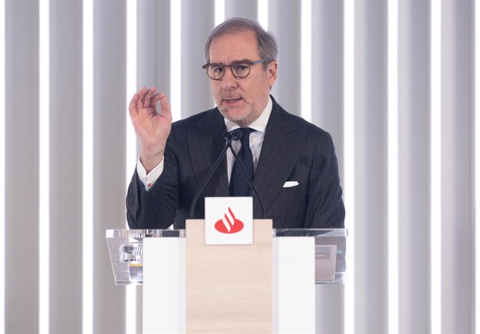 El consejero delegado de la entidad financiera, Héctor Grisi, durante la presentación de los resultados del 2023 del Grupo Santander, en la Ciudad Grupo Santander, a 31 de enero de 2024, en Boadilla del Monte, Madrid (España).