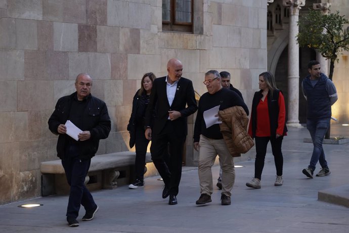 El conseller d'Acció Social de la Generalitat, David Mascort (c), a la seva arribada a la reunió amb representants del sector agrari, en el Palau de la Generalitat, a 7 de febrer de 2024, a Barcelona, Catalunya (Espanya). Aragonès ha rebut a diversos rep