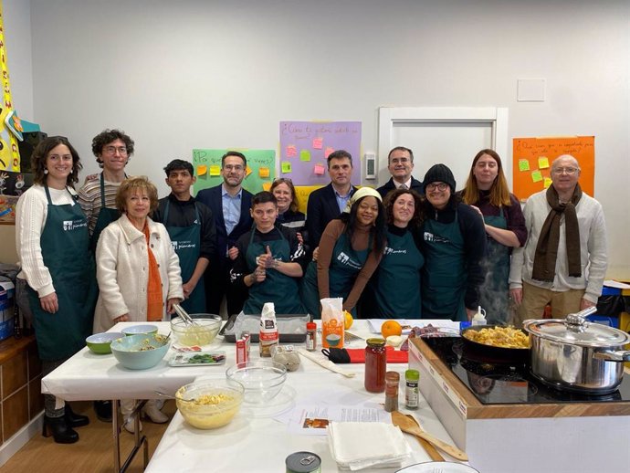 CaixaBank y Fundación Caja Rioja colaboran con Fundación Pioneros en el desarrollo de un taller de Cocina