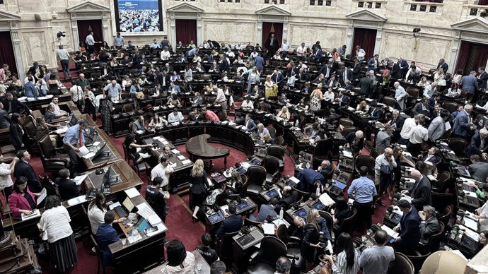 Argentina.- El Presidente publicó una lista de diputados a los que calificó de "traidores"