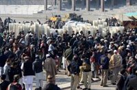 Pakistán suspende los servicios de telefonía móvil durante la jornada electoral ante incidentes "terroristas"