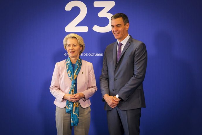 Archivo - October 6, 2023, Granada, Andalusia, Spain: Pedro Sanchez and Ursula Von Der Leyen. The various European heads of state met at an informal summit of the European Economic Community.