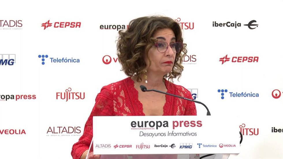 Montero reprocha que quieran convertir actualización pensiones en "arma arrojadi