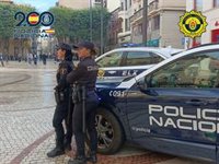 Detenido por pedir dinero a turistas y amenazarles con un cuchillo de grandes dimensiones en Elche
