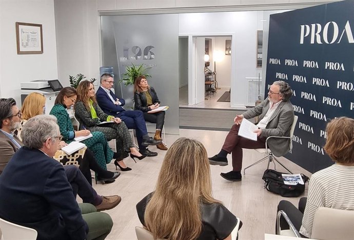 El presidente de la Federación de Asociaciones de Periodistas de España (FAPE), Miguel Ángel Noceda, participa en un encuentro de Proa Comunicación.