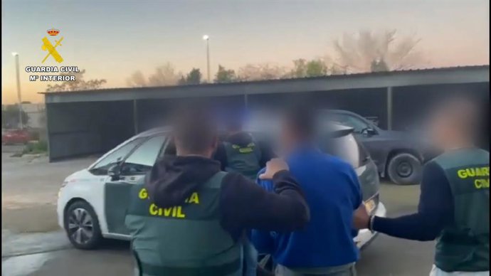 Detenidas dos personas por robo con violencia en un domicilio habitado en Olivares (Sevilla).