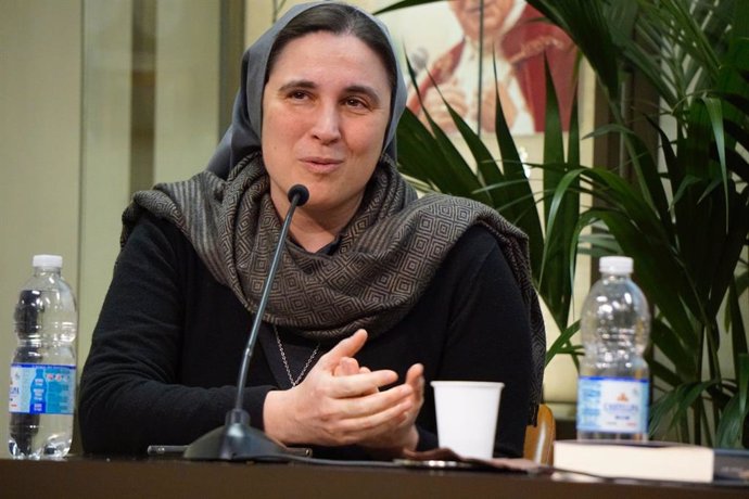 Linda Pocher, teóloga italiana presente en el C9 Vaticano