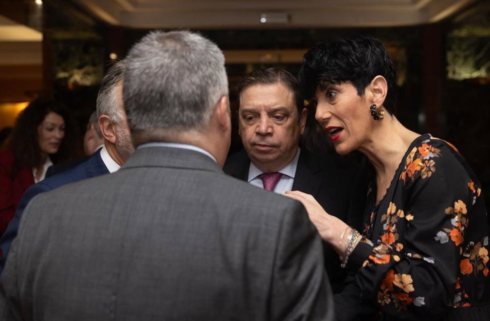 (I-D) El secretario de Organización del PSOE, Santos Cerdán; el ministro de Política Territorial y Memoria Democrática, Ángel Víctor Torres; el ministro de Agricultura, Pesca y Alimentación, Luis Planas, y la ministra de Inclusión, Seguridad Social y Mi