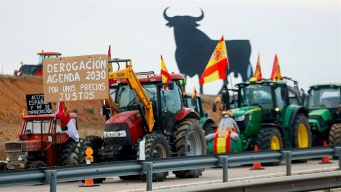 Imagen de una de las 'tractoradas' protagonizadas por los agricultores y ganaderos españoles.