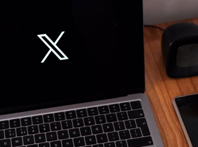Icono de X (Twitter) en un ordenador