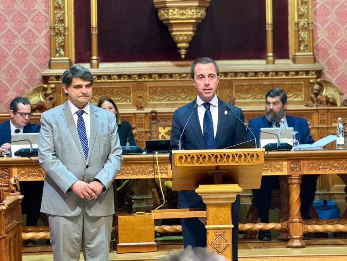 El presidente del Consell de Mallorca, Lloren Galmés, lee una declaración institucional por el Día Mundial contra el Cáncer y el Día Internacional del Niño con Cáncer